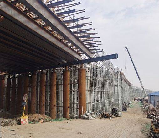 為什么盤(pán)扣腳手架比扣件式鋼管腳手架貴了2倍？ (圖3)