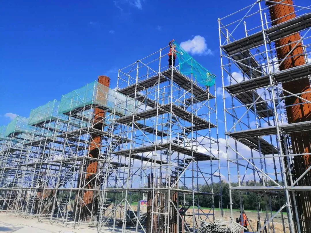 北京盤(pán)扣腳手架租賃時(shí)要注意哪些事項(xiàng)？(圖1)