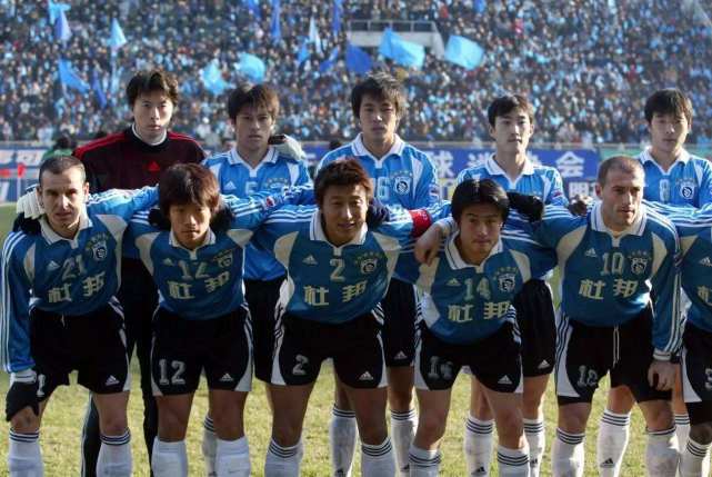 中国职业球队第一支双冠王（1999年）、双杯王球队（2004年）